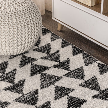Aisha Moroccan Triangle Geometric Area Rug